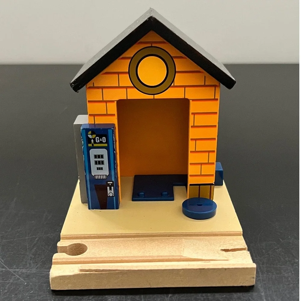 Thomas & Friends Wooden Railway G&O Gas Station Orange Blue OS